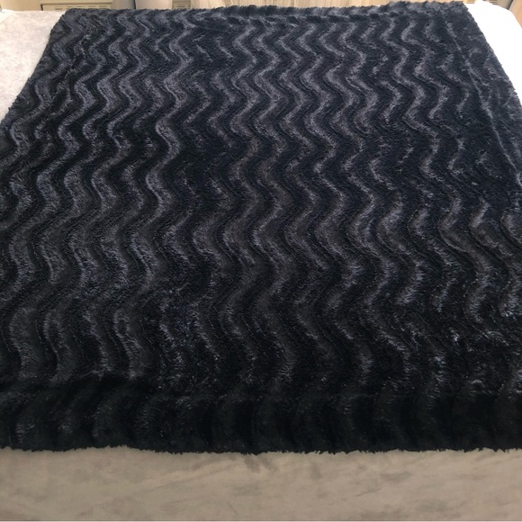 Hometrends black chevron lush throw blanket - Picture 3 of 7